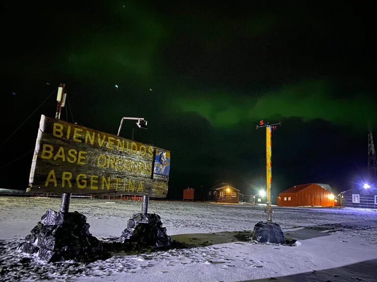 Una intensa tormenta solar causó auroras australes en Ushuaia