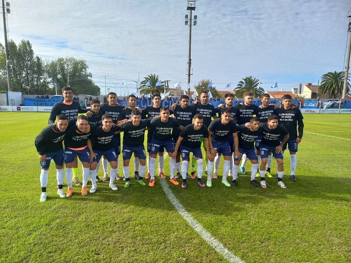 Atenas perdió ante el líder