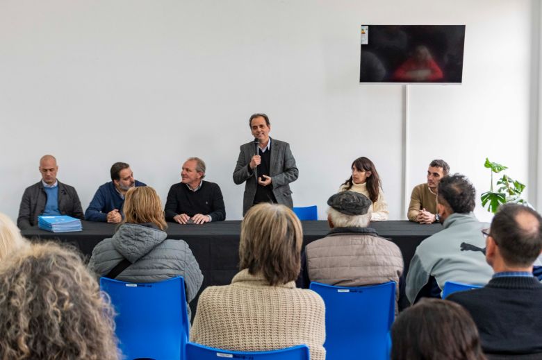 Llamosas y De Rivas entregaron más escrituras en el CGM Alberdi