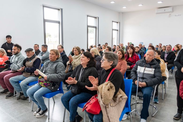 Llamosas y De Rivas entregaron más escrituras en el CGM Alberdi