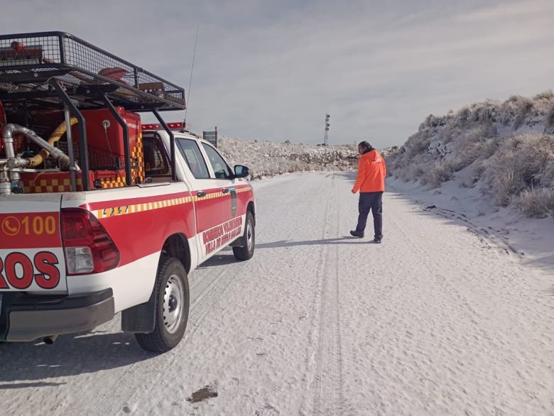 Defensa Civil de Merlo informó que  parte del camino al filo de los Comechingones tiene hielo compacto 