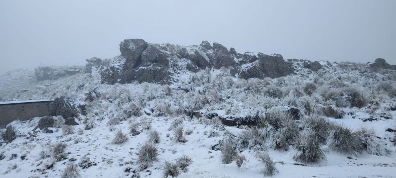 Defensa Civil de Merlo informó que  parte del camino al filo de los Comechingones tiene hielo compacto 