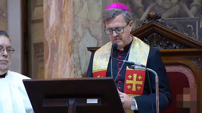 El arzobispo García Cuerva pidió: "Acompañar con hechos el enorme esfuerzo de la gente"