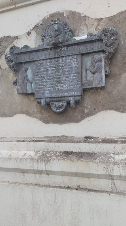 Intentaron robar placas de mármol de la capilla del Asilo San José
