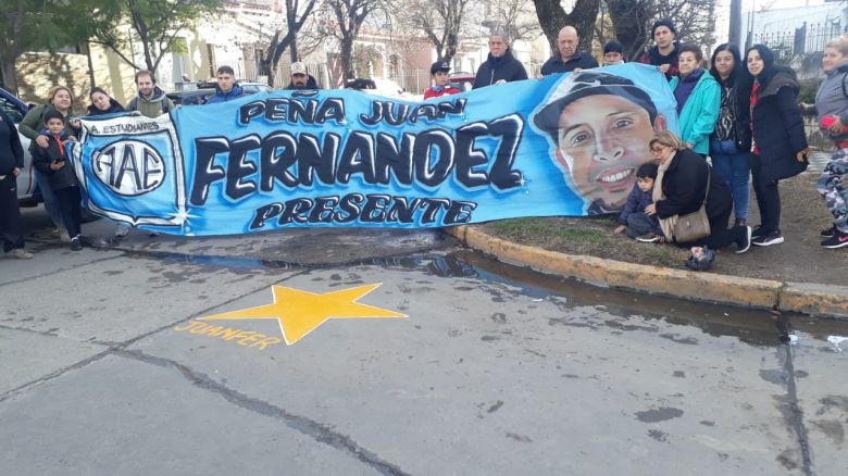 Reclamo de Justicia a un año de la muerte de Juan José Fernández, en un choque en Sobremonte y Granaderos