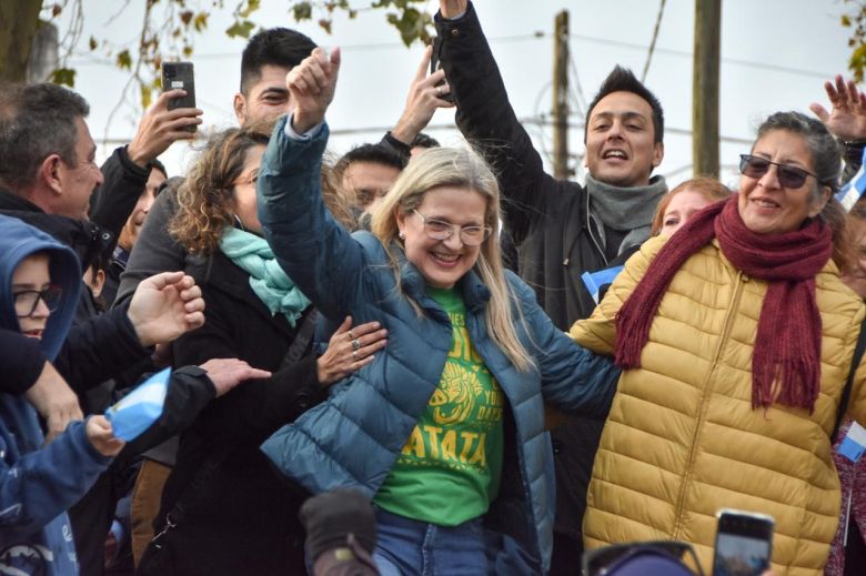 Nazario cerró su campaña con una importante convocatoria en la plaza Alberdi