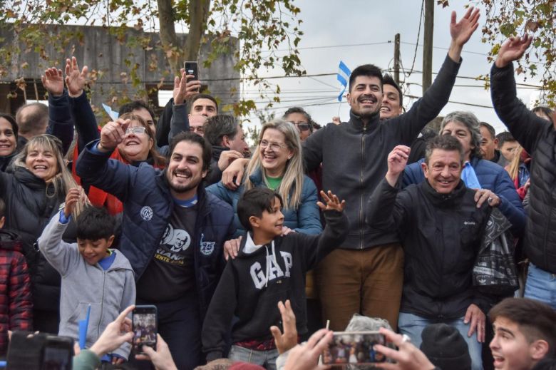 Nazario cerró su campaña con una importante convocatoria en la plaza Alberdi