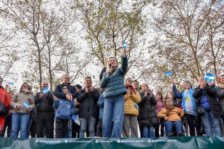 Nazario cerró su campaña con una importante convocatoria en la plaza Alberdi