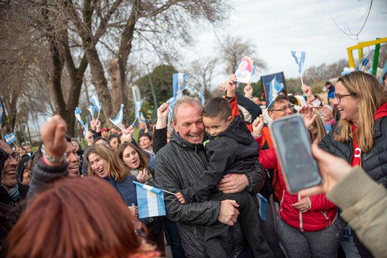 De Rivas cerró su campaña con una bicicleteada por las calles de la ciudad