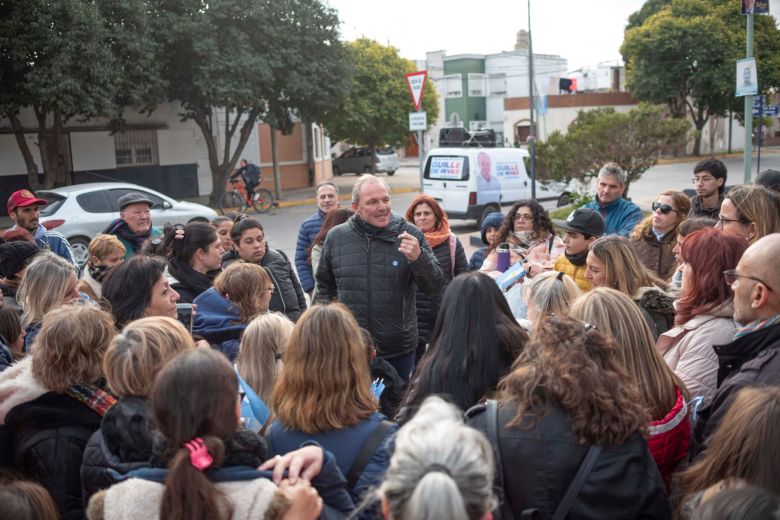 De Rivas cerró su campaña con una bicicleteada por las calles de la ciudad