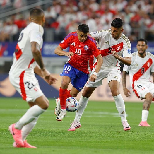 Chile y Perú empataron en el debut