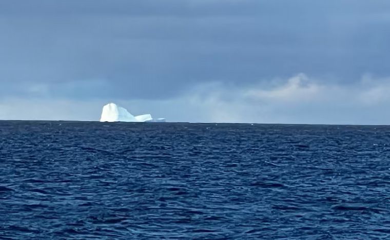 Un iceberg gigante apareció en la costa de Ushuaia y los barcos están en alerta