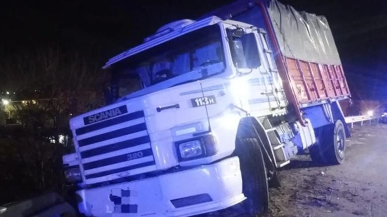 Vuelco y saqueo en Córdoba: vecinos se llevaron bolsas de azúcar de un camión