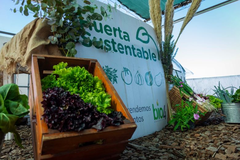 ​De Rivas y Busso recorrieron la Huerta Sustentable de Bio4