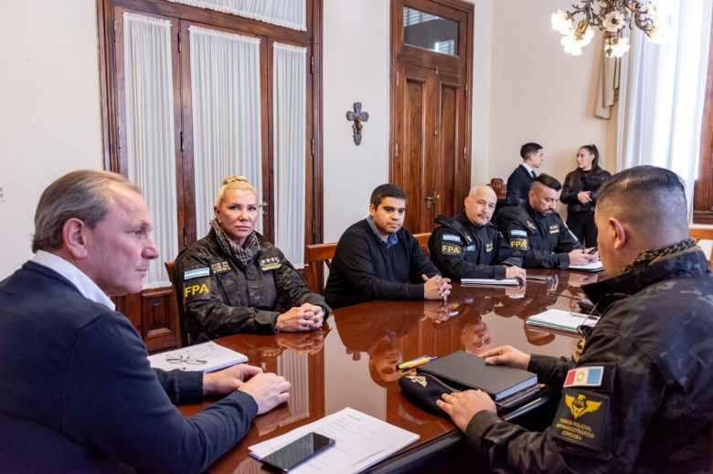 De Rivas se reúne con la cúpula de la Fuerza Provincial Antinarcotráfico 