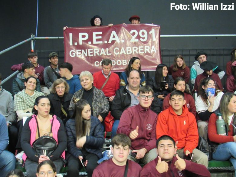 Varios premios se trajeron de Palermo la comunidad educativa del Ipea 291 de General Cabrera