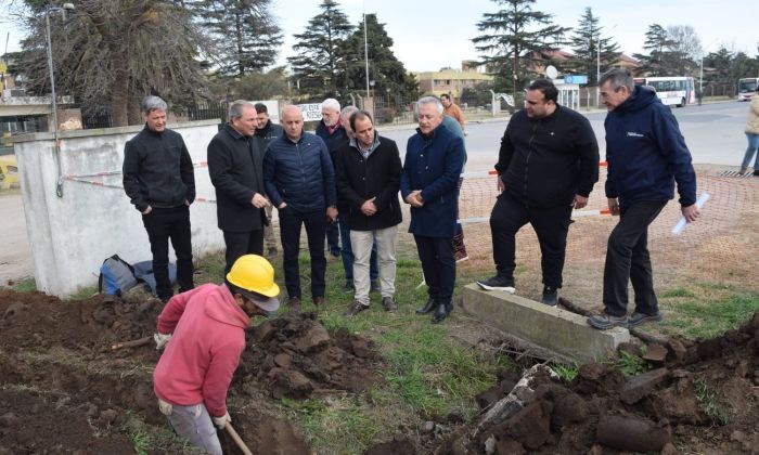 Supervisan la obra de gas troncal en la Universidad