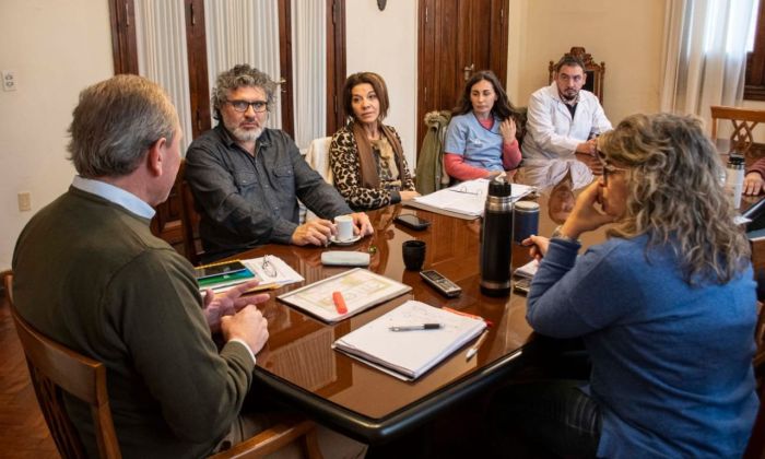 De Rivas encabezó una reunión de trabajo de la Mesa de Adicciones
