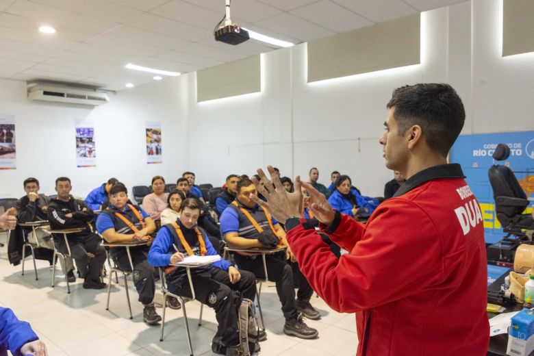 ​La Guardia Local empezó a capacitarse con el Departamento de Unidades de Alto Riesgo