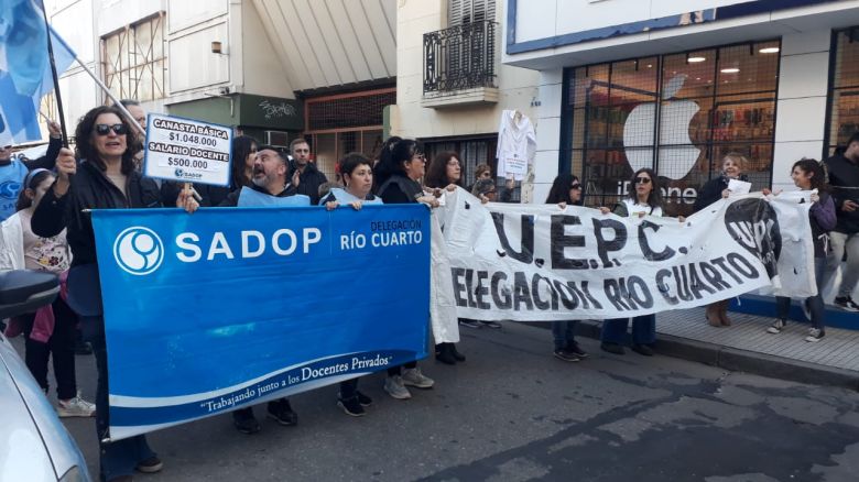 Paro docente: Según la provincia el acatamiento fue del 54,9% 