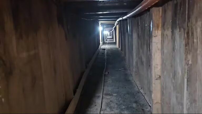 Encontraron un túnel de 3 metros de profundidad cavado para robar un banco en San Isidro