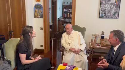 El papa Francisco recibió a una víctima de Astiz y dejó un fuerte mensaje en plena polémica por la foto en Ezeiza