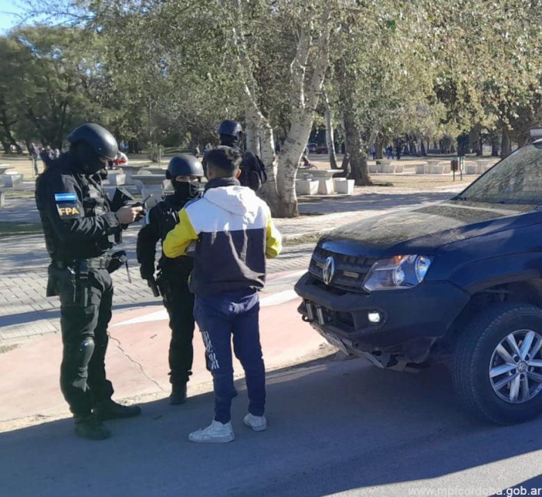 Villa María: FPA secuestró más de 200 dosis de cocaína en cercanías de la cárcel y hay dos detenidos