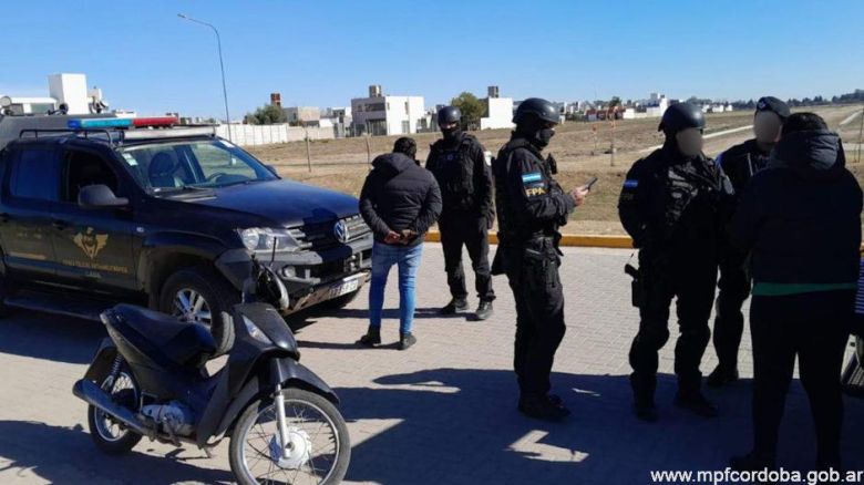 Villa María: FPA secuestró más de 200 dosis de cocaína en cercanías de la cárcel y hay dos detenidos