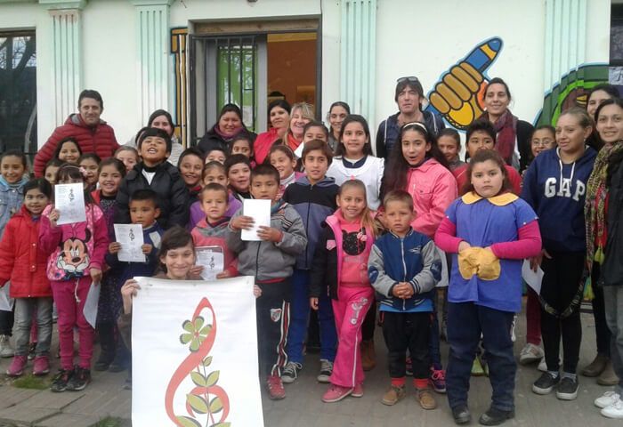 El maestro que llevó la música a las escuelas rurales y despertó el interés de más de 300 artistas