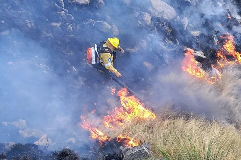 Incendios: hay un foco activo en La Calera