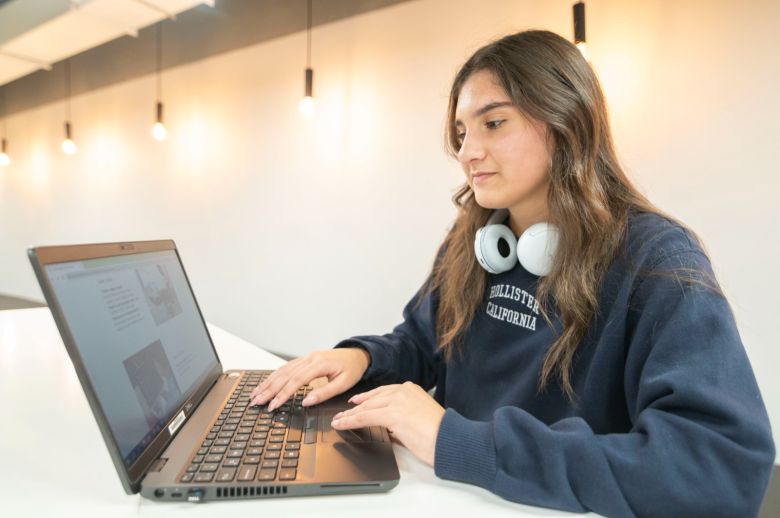 Telecom ofrecerá cursos gratuitos de programación y tecnología a chicas de entre 13 y 17 años