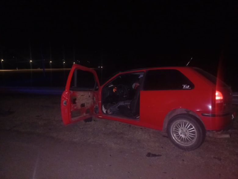 Un automóvil despistó y volcó en Las Acequias 