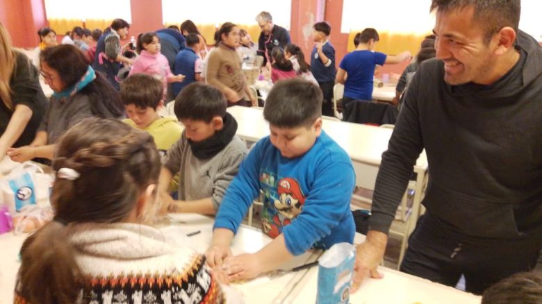 En el Día Mundial de la Solidaridad, la escuela Teresa de Calcuta entregó 150 desayunos a merenderos de la ciudad