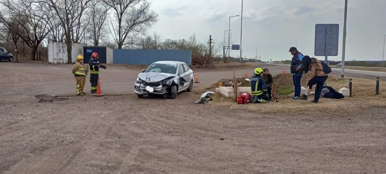 Berrotarán: choque contra una columna de alumbrado y despiste  en la autovía Bustos