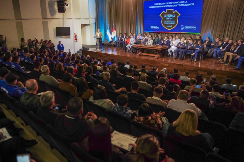 Unos 40 agentes de la Guardia Local se diplomaron en Seguridad y Convivencia