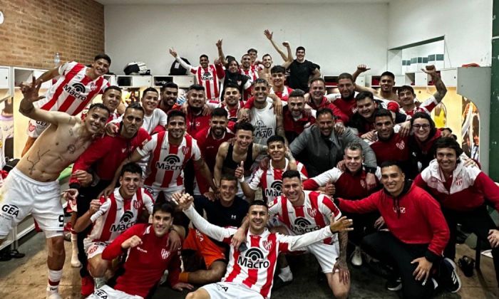 Instituto venció a Banfield en la última del partido y sueña con pelear 