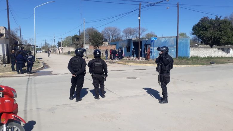 Una familia se resistió a desalojar una vivienda en el barrio Alberdi