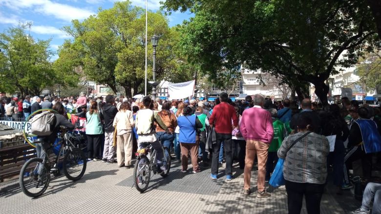 Cientos de jubilados marcharon en contra del veto por la ley de reforma jubilatoria 