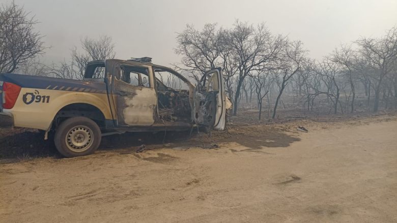 La furia del fuego quemó un móvil policial en Punilla Norte