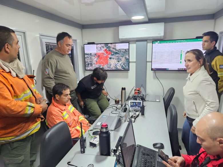 ​Myrian Prunotto visitó a los bomberos que combaten los incendios en las sierras