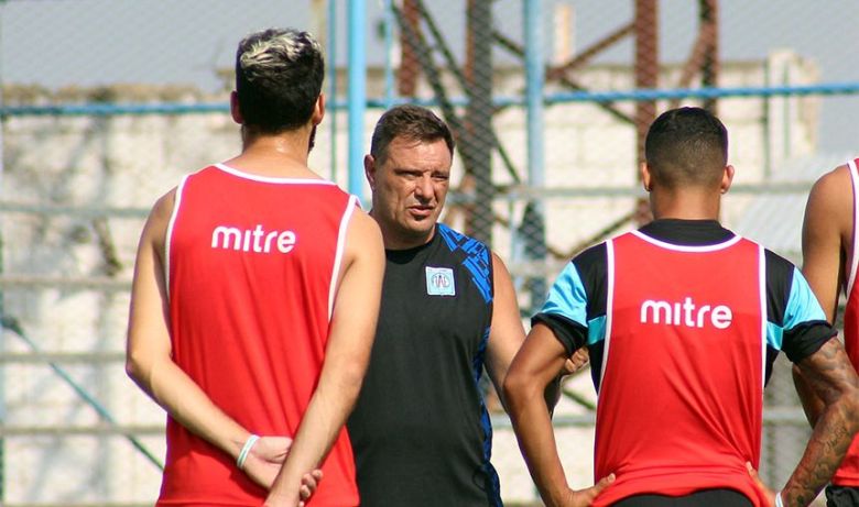 Alberto Salomón: "La verdad que conforme con el rendimiento del equipo en el segundo tiempo"