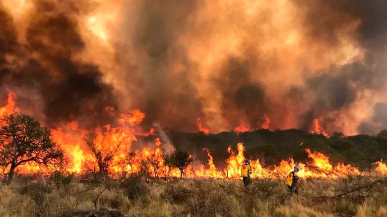 Siguen con actividad los incendios de Chancaní y San Marcos Sierras