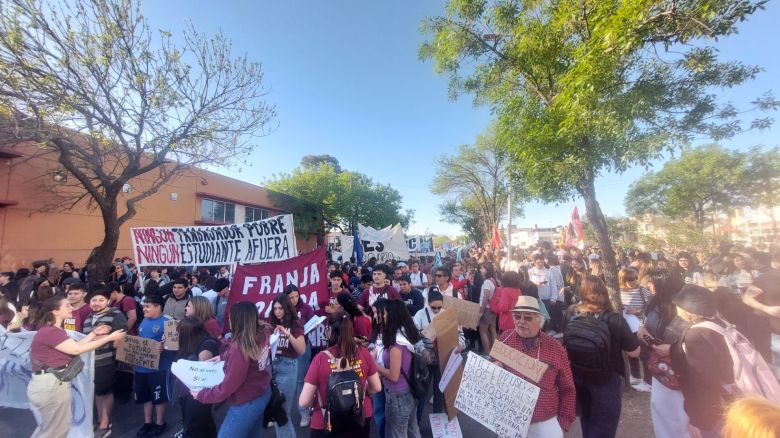 Histórica movilización en defensa de la Universidad Pública en Río Cuarto 