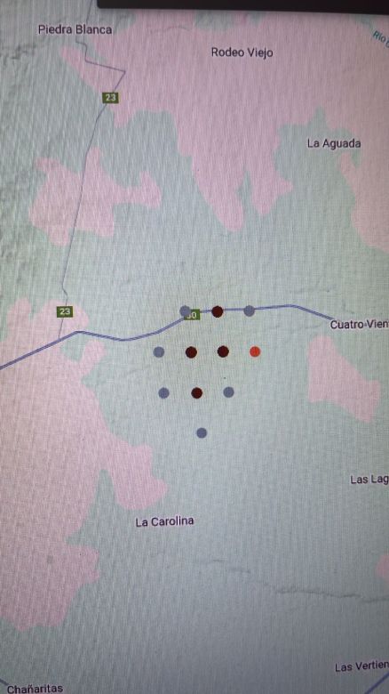 El intenso viento impulsó el fuego hacia La Carolina El Potosí tras iniciarse en la zona de Spernanzoni