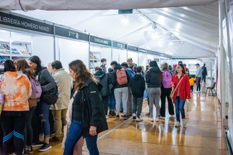 Con "libros en alto" comenzó la 20 edición de la Feria Juan Filloy 