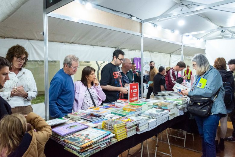 ​Más de 30 mil visitantes pasaron por la XX Feria del Libro “Juan Filloy”