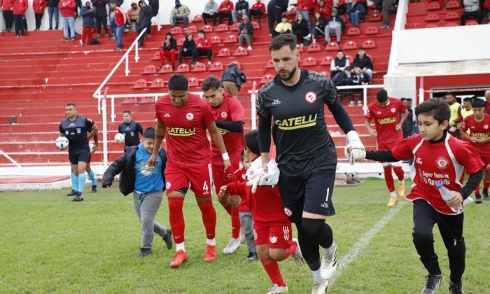 Pablo Bustamante: "Creo que el que gane la mitad de cancha va a tener la pelota"