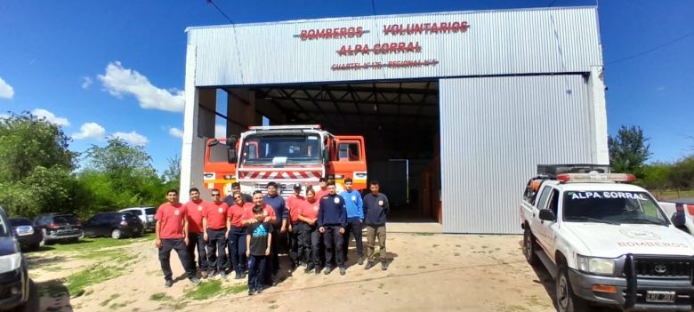 Bomberos de Alpa Corral recibieron una unidad forestal traída desde Francia