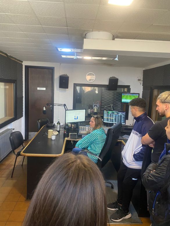 El colegio Lucero Kelly visitó Radio Río Cuarto y Fm Ranquel