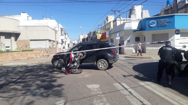 Chocó, escapó y terminó colisionando con otro auto que la dejó herida de gravedad 